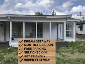 Cozy 2 Bed Retreat in Vibrant Beaumont, TX